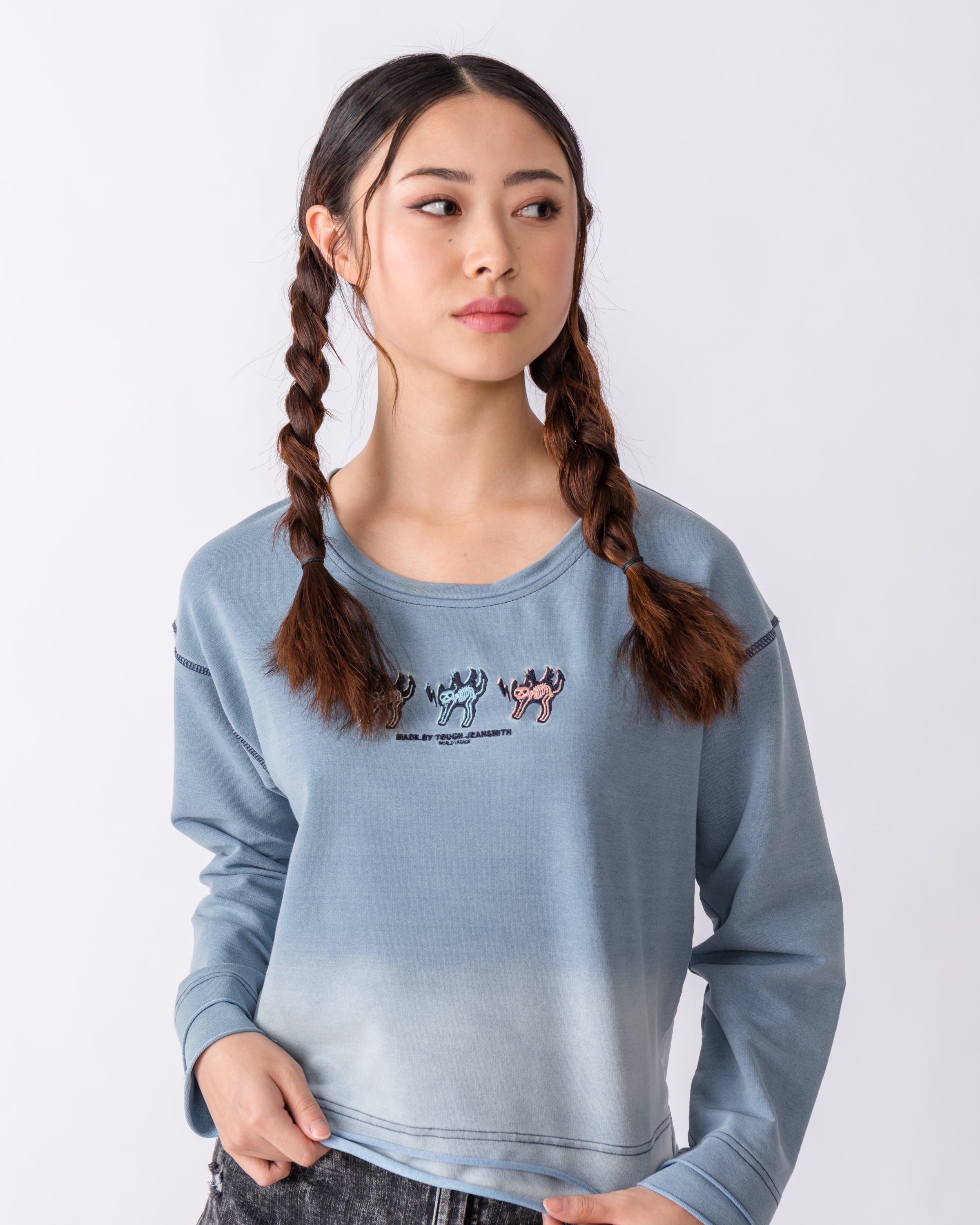 TOUGH JEANSMITH Embroidered cat wash crew neck sweatshirt