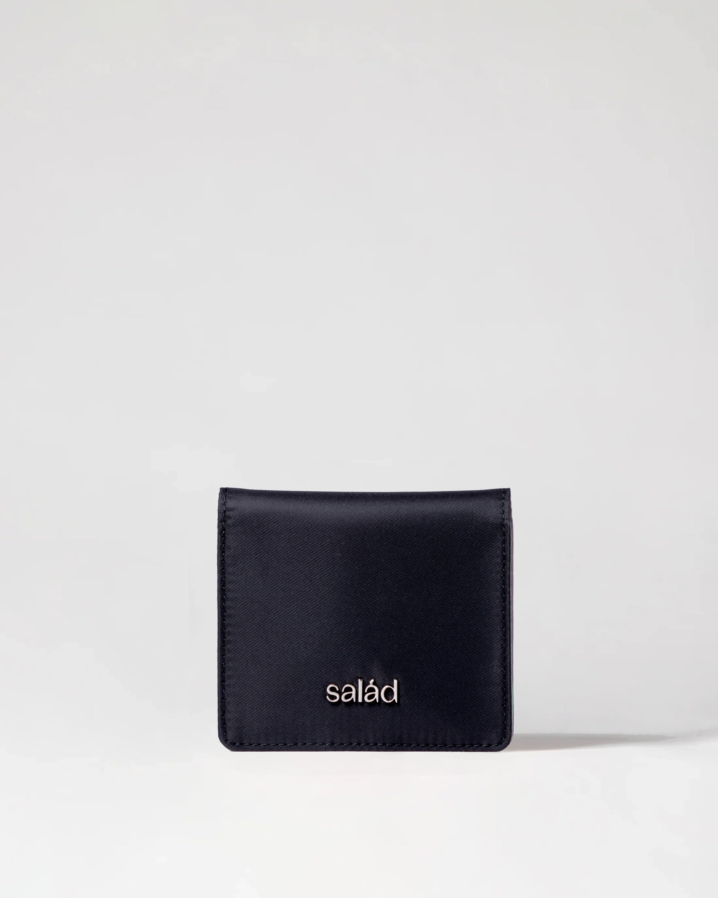 Salad Capsule
 Short nylon wallet