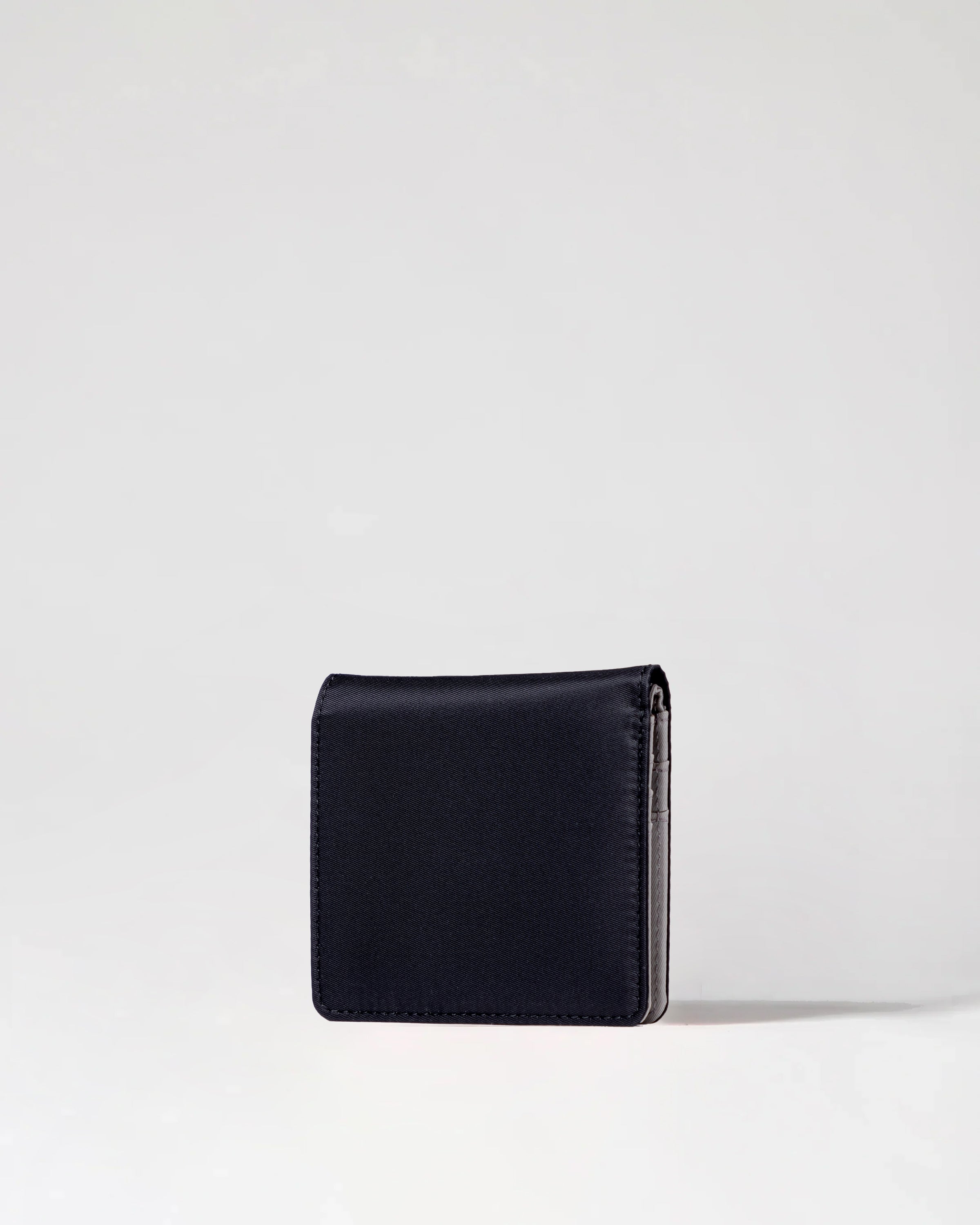 Salad Capsule
 Short nylon wallet