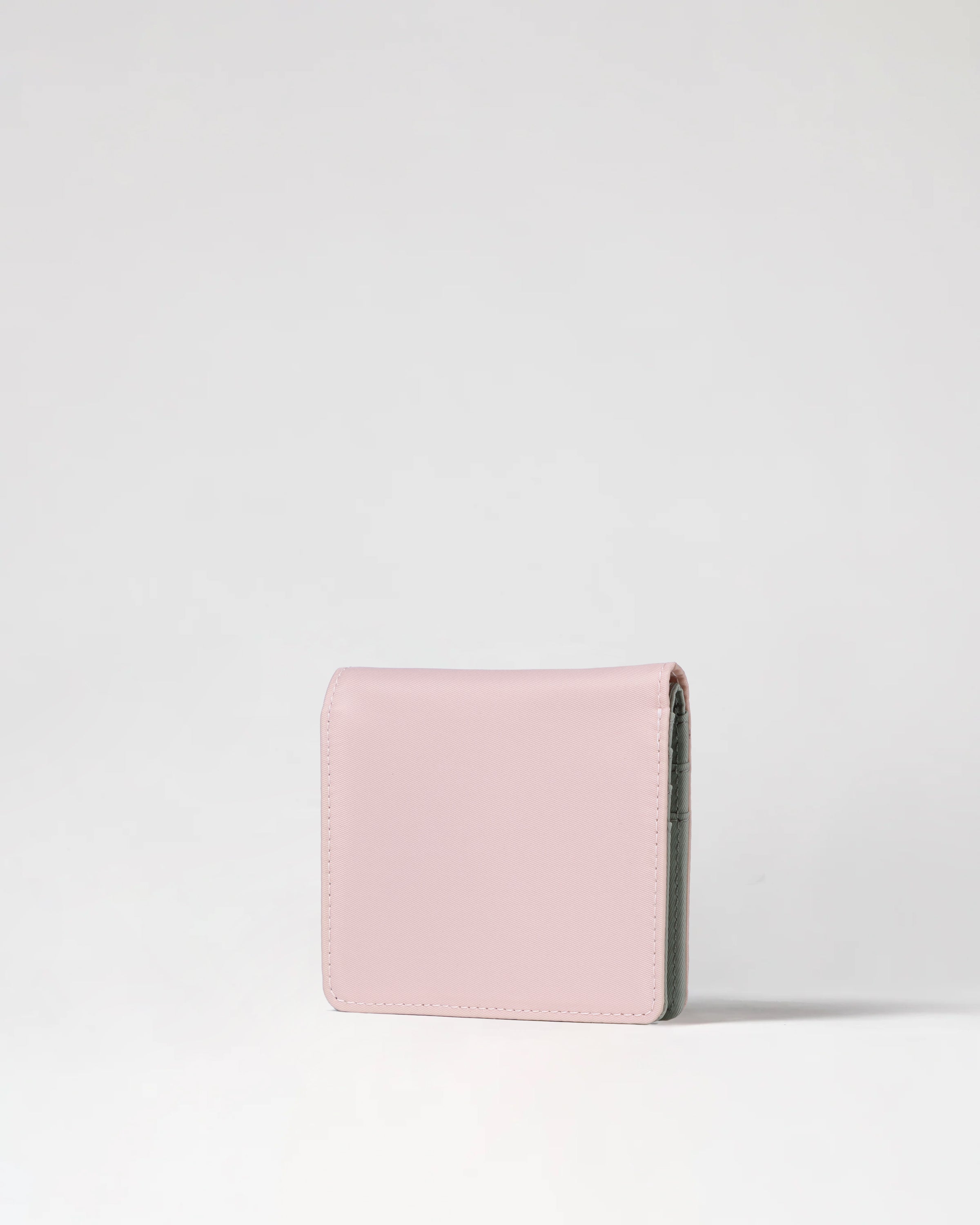 Salad Capsule
 Short nylon wallet