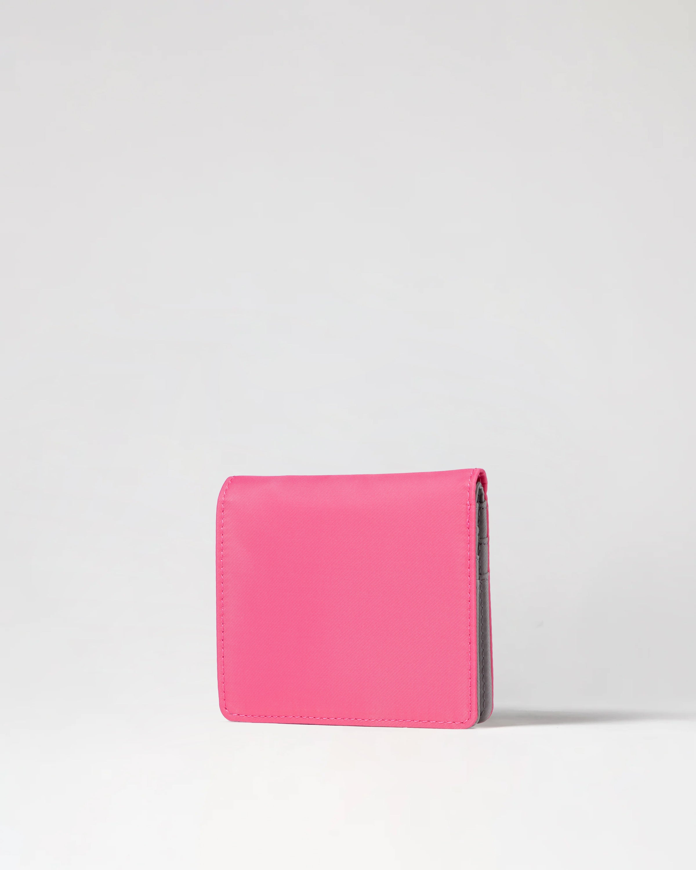 Salad Capsule
 Short nylon wallet