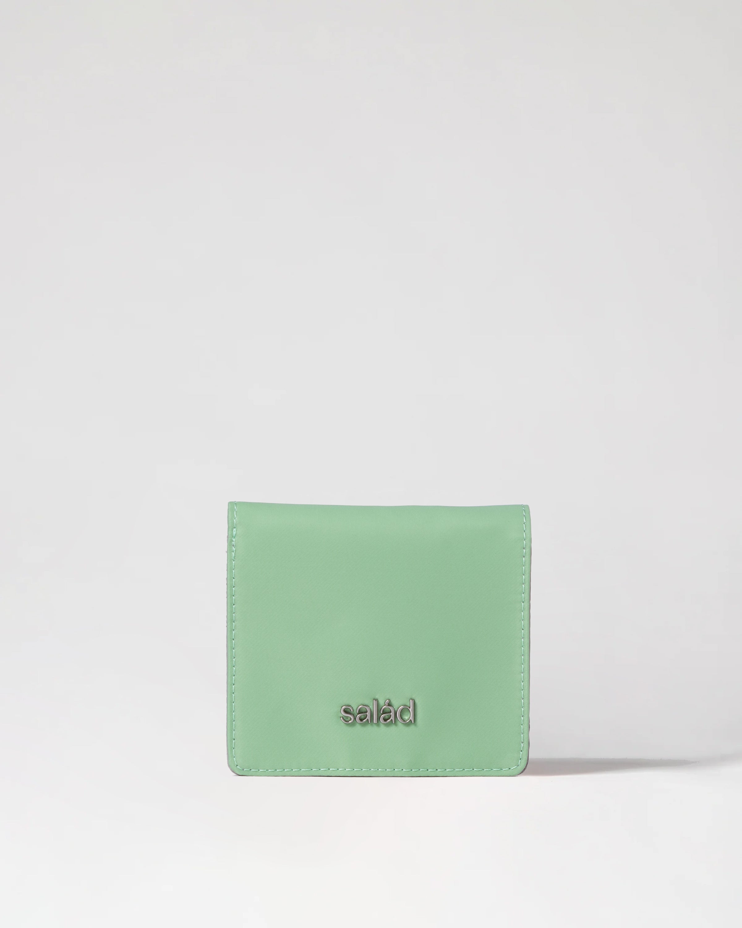 Salad Capsule
 Short nylon wallet