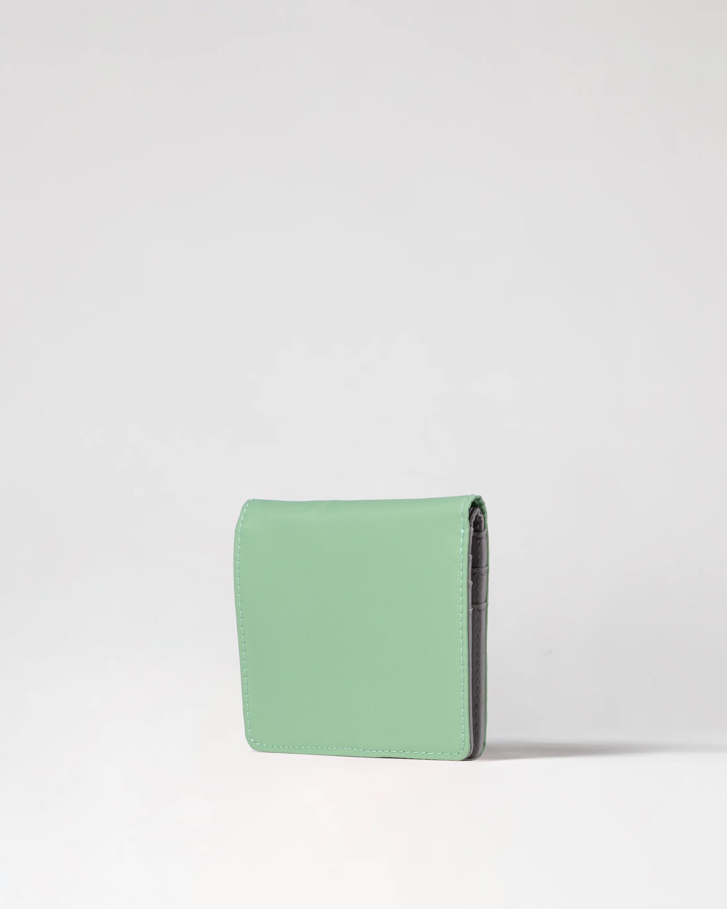 Salad Capsule
 Short nylon wallet