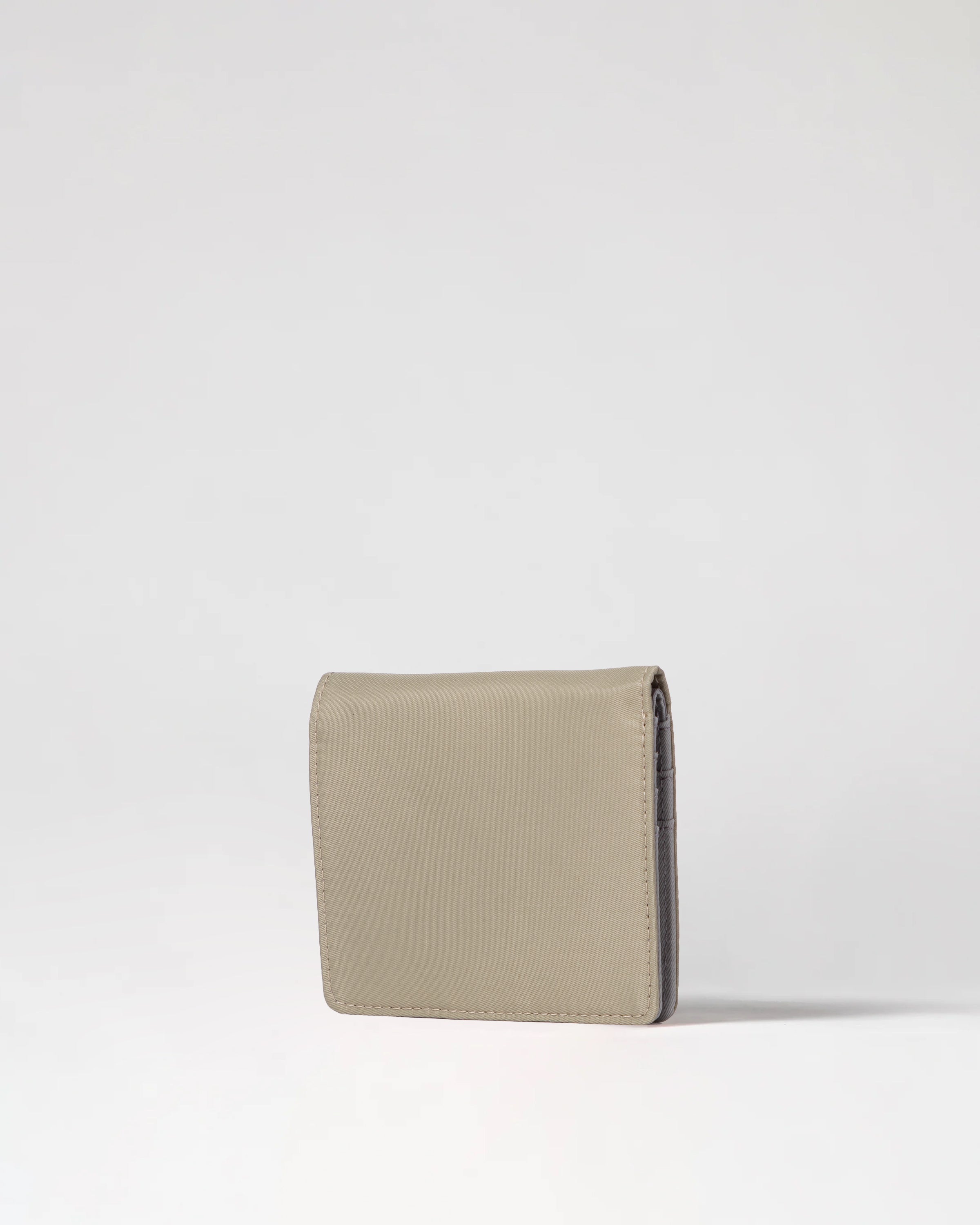 Salad Capsule
 Short nylon wallet